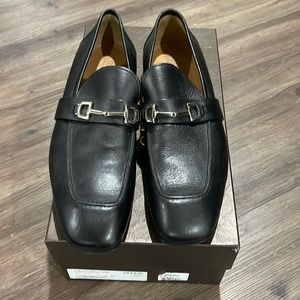 Men Gucci leather loafers in a great used